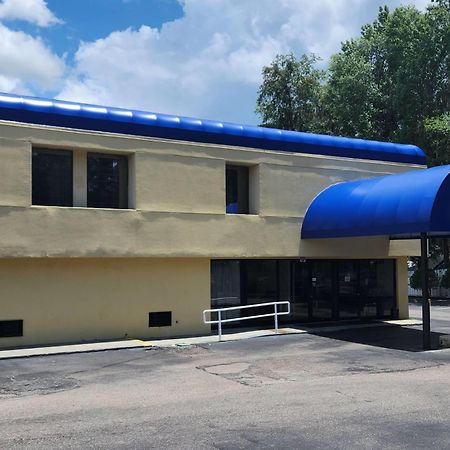 Travelodge By Wyndham Gainesville เกนส์วิลล์ ภายนอก รูปภาพ