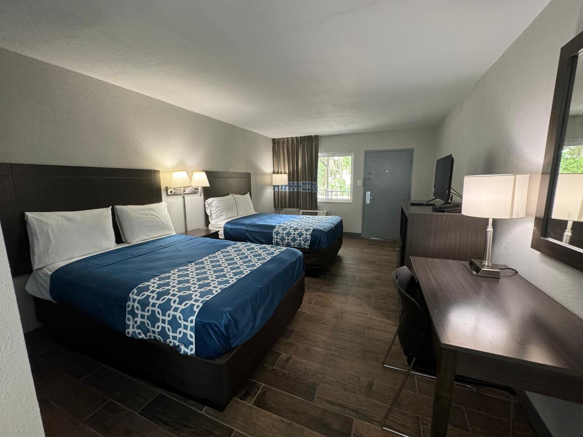 Travelodge By Wyndham Gainesville เกนส์วิลล์ ภายนอก รูปภาพ