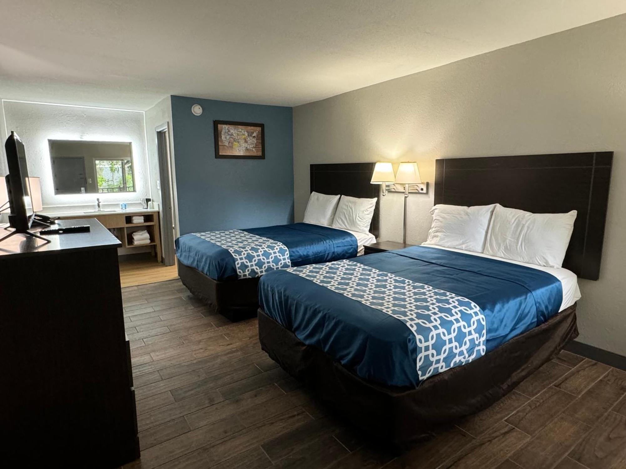 Travelodge By Wyndham Gainesville เกนส์วิลล์ ภายนอก รูปภาพ